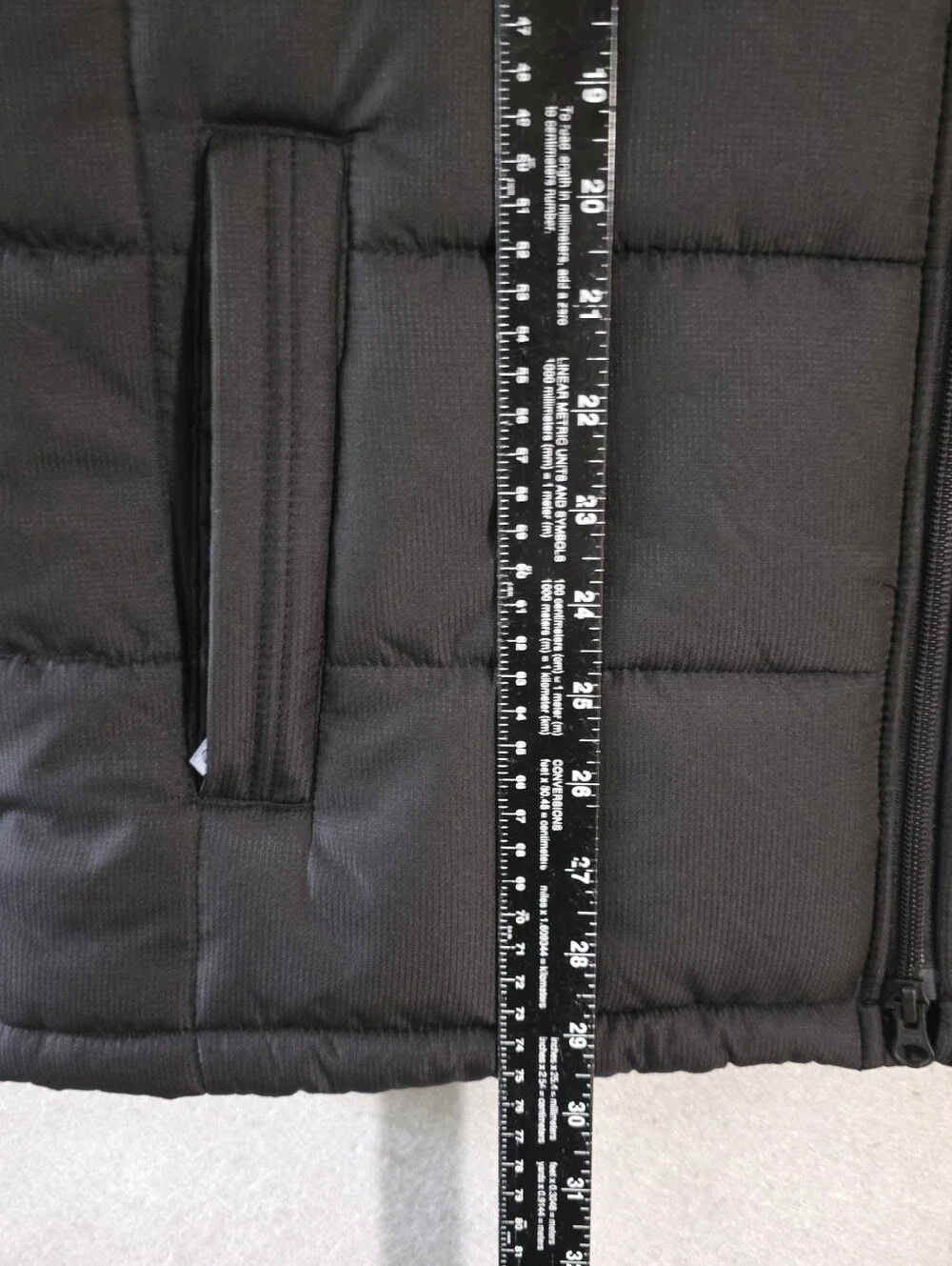 NWOT Ariat Mens Black Crius Insulated Quilted Puffer Vest 10011523 Size Large